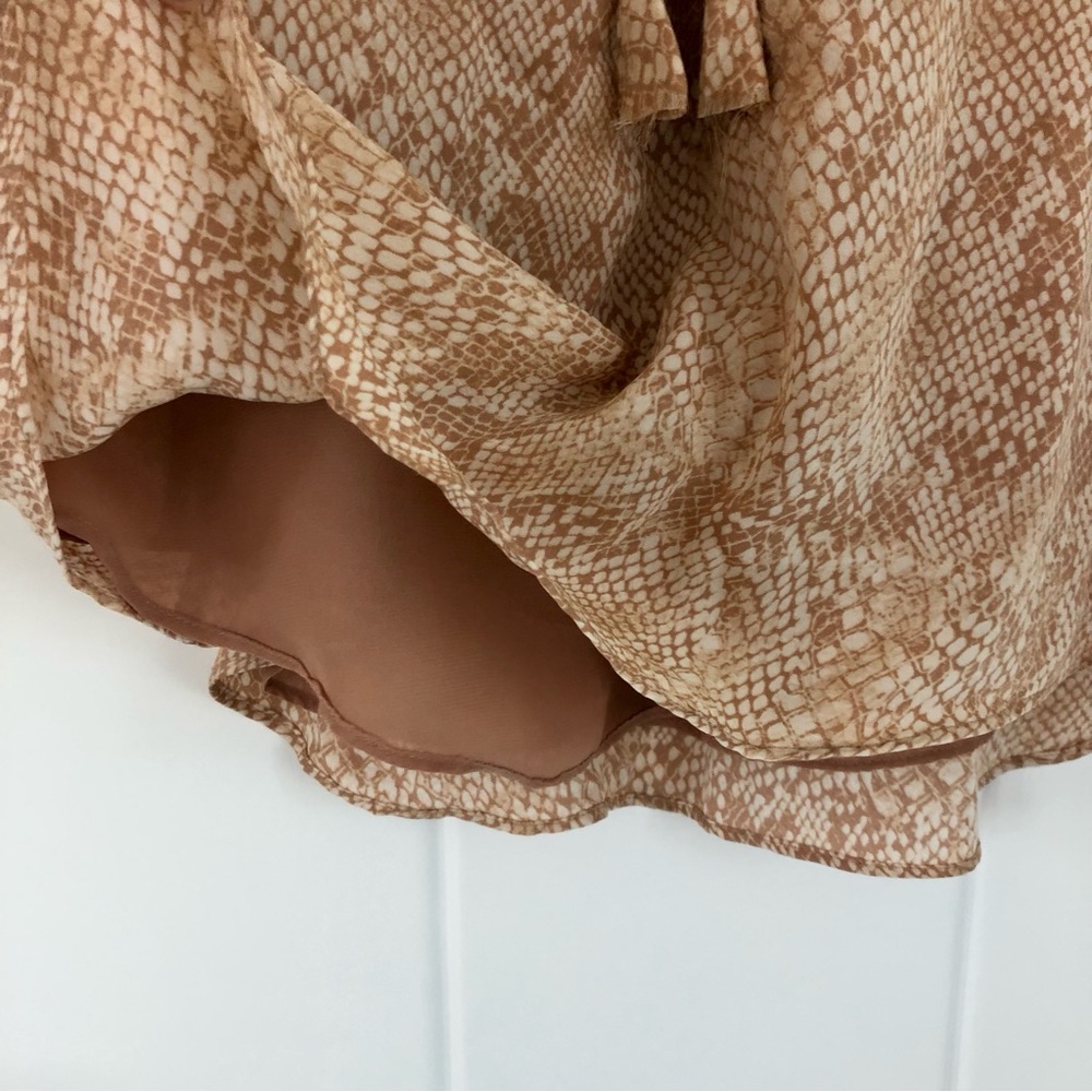 Aritzia Babaton Bennett Silk Long Sleeve Neutral Snake Print Belt Dress Size XS - Picture 10 of 14